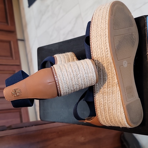 Tory Burch size 7 wedge sandals - Picture 2 of 4